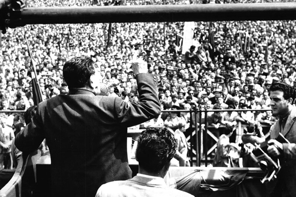 Di Vittorio saluta i lavoratori in occasione del 1° maggio 1955