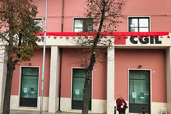 L’installazione del Coordinamento Donne Spi Cgil di Foggia per il 25 novembre